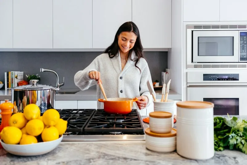 Burnt protein grease odor extraction from kitchen range hood and cabinetry